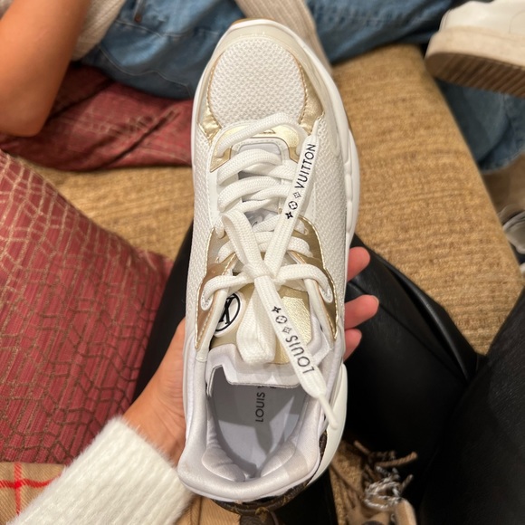 Never worn louis vitton new with tag - Picture 3 of 4